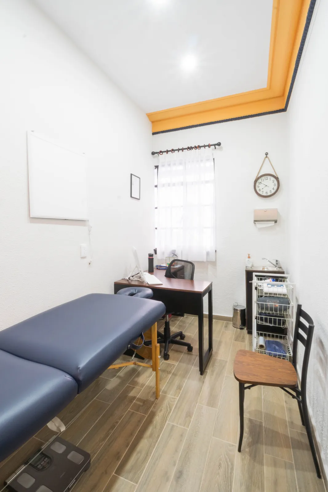 Fachada de la casa histórica de la Condesa que aloja la clínica OMA