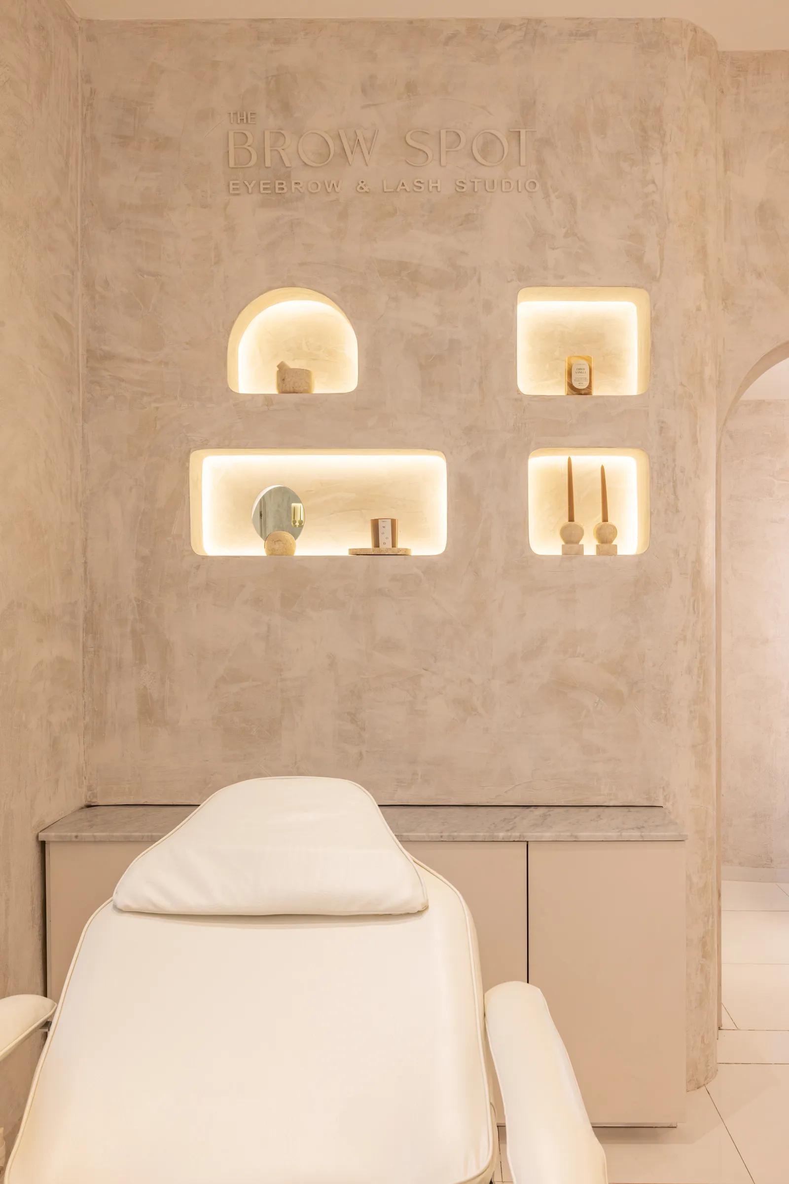 Detalle de acabados de The Brow Spot Pop-up en Polanco